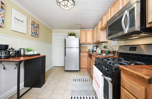 East Allegheny Casa | ★King Bed★Free Off Street Parking!★Pro Cleaning!★