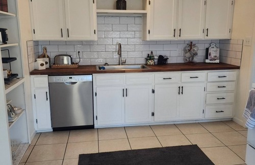 John Day Casa | King bedroom, sleeps 6