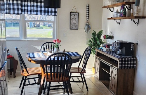 John Day Casa | King bedroom, sleeps 6