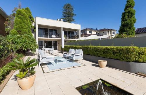 Sylvania Apartamento | King Bedroom Waterfront Courtyard Apartment