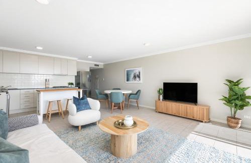Sylvania Apartamento | King Bedroom Waterfront Courtyard Apartment