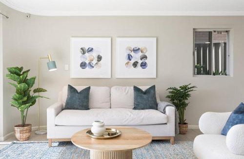 Sylvania Apartamento | King Bedroom Waterfront Courtyard Apartment