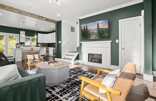 Old Town West Casa | King Beds <> A Dashingly Bodacious Old Town Xcape