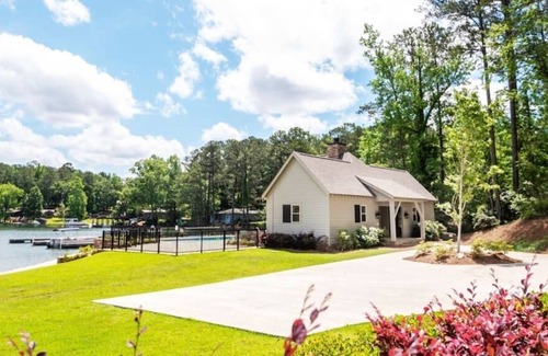 Tallassee Casa | King Beds - Comfortable and Quiet