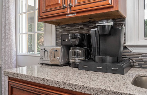 Kernersville Casa | King beds Hot Tub Arcade Luxury Showers