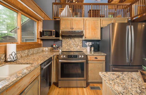 Boone Cabina | Laurelwood - Encuentra tu serenidad - NUEVA bañera de hidromasaje, Wi-Fi, TV de 65 ", chimenea, jardines