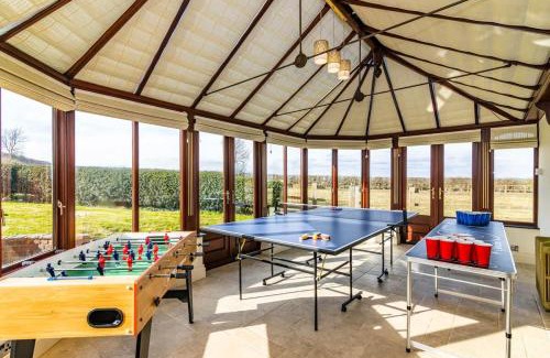 Bunny Casa | King Beds Hot Tub Games Room BBQ