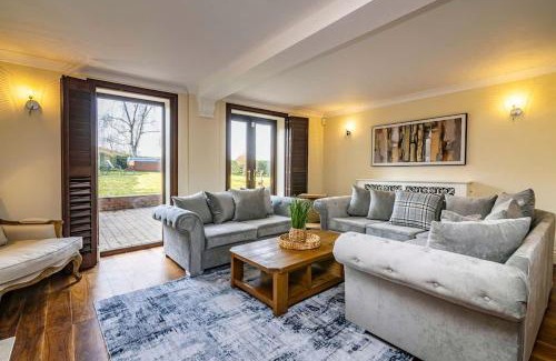 Bunny Casa | King Beds Hot Tub Games Room BBQ