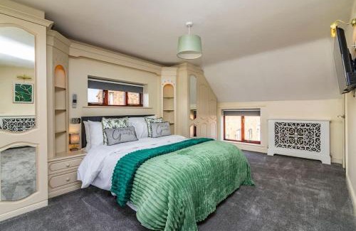 Bunny Casa | King Beds Hot Tub Games Room BBQ