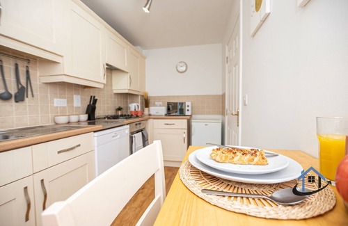 Thrapston Casa | King beds, parking, workspace, wi-fi, corporates, pets