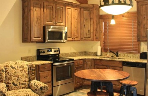 Afton Apartamento | King Beds Townhomes On The Green