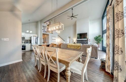 The Woods Casa | King Beds with Hot Tub Arcade & Golf Course View