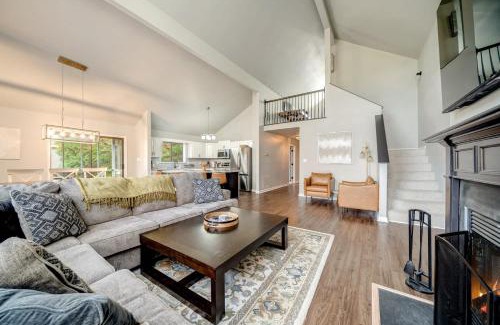 The Woods Casa | King Beds with Hot Tub Arcade & Golf Course View