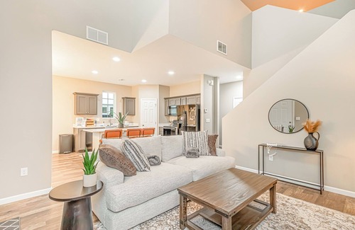 Fargo Casa | King Beds x 2 I 3 min to Scheels Arena I Hi-Chair