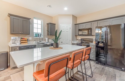 Fargo Casa | King Beds x 2 I 3 min to Scheels Arena I Hi-Chair