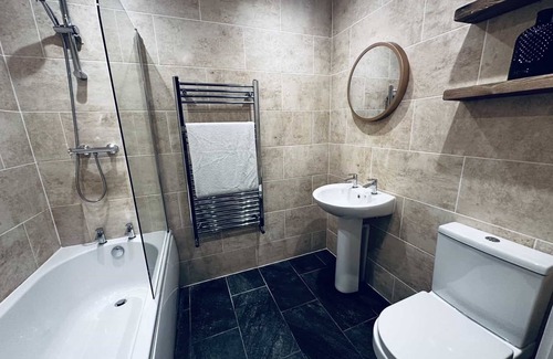 Holbeach Casa | King Chalet With En-suite Bath