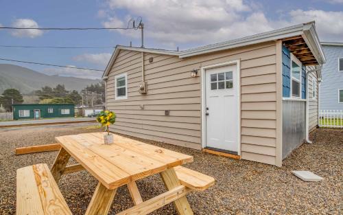 Rockaway Beach Casa | King Crab Retreat - Combo - Meredith Lodging