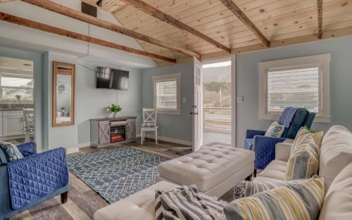 Rockaway Beach Casa | King Crab Retreat - Combo - Meredith Lodging