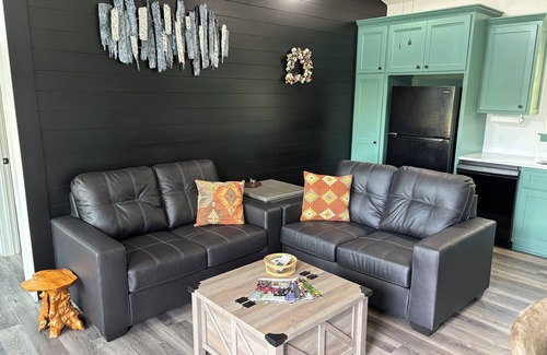 Clarksville Cabina | King Cullen Cabin - Brand New In Charming Clarksville, Arkansas