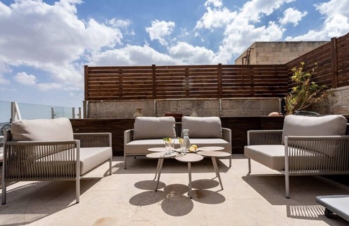 Mamilla Apartamento | King David Penthouse 6BD/Parking/Pool, Awesome View Over The Old City