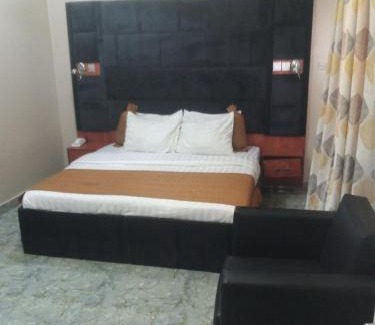 Gwarinpa Estate Hotel | King - Dee Hotel Gwarinpa