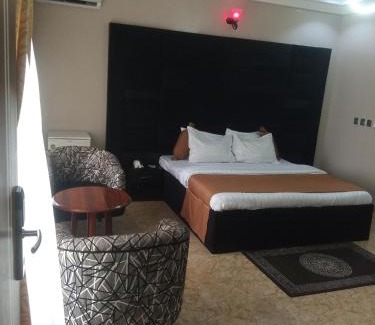 Gwarinpa Estate Hotel | King - Dee Hotel Gwarinpa