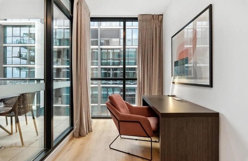 Adelaide Central Business District Apartamento | King Deluxe on Franklin St with Pool, Gym, Sauna, Cafe, Wifi