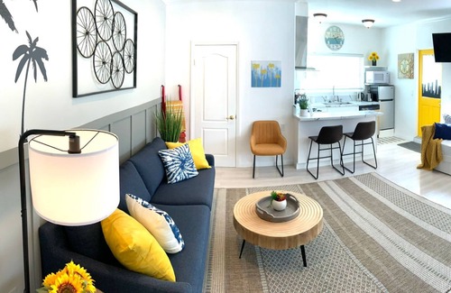El Camino Village Cabaña | King Garden Suite - 10 mins to Beach and LAX