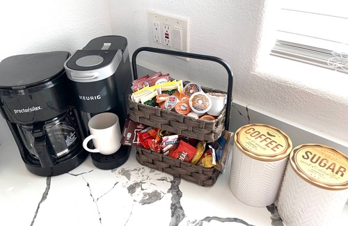 El Camino Village Cabaña | King Garden Suite - 10 mins to Beach and LAX
