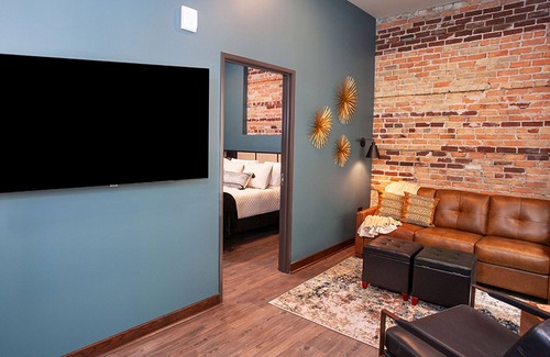 Downtown - Waterfront Apartamento | King Hotel Suite - Downtown Duluth, MN