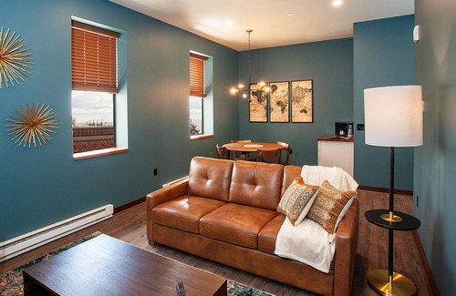 Downtown - Waterfront Apartamento | King Hotel Suite - Downtown Duluth, MN