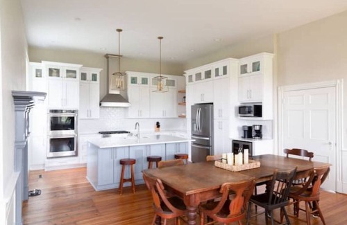 Weyers Cave Casa | King Meadow Manor
