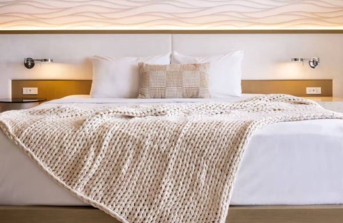 Don Cesar Hotel | King Partial View at The Hotel Zamora, 3 Units, Free Parking