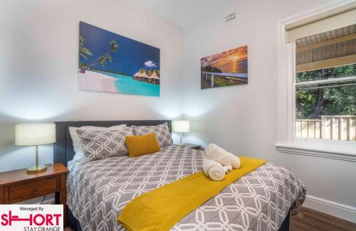Orange Apartamento | King & Queen Bed - Apartment on Summer Near Cook Park