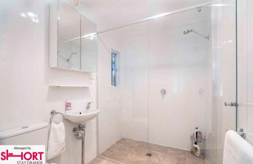 Orange Apartamento | King & Queen Bed - Apartment on Summer Near Cook Park