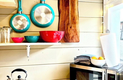 Southeastern Sacramento Cabaña | King & Queen Suites with Hot Tub & Private Yard
