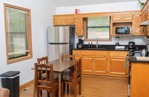 Blairsville Cabina | King/Romantic/Fireplace/Privacy