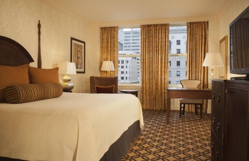 Financial District Casa | King Room at a 4.5⭐️ Hotel