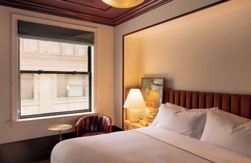 Gateway District Hotel | King Room Grandeur, Fidelity Hotel, Steps from Convention Center