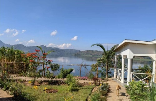 Ruhondo Apartamento | KING ROOM located in Lake view and Volcanos view
