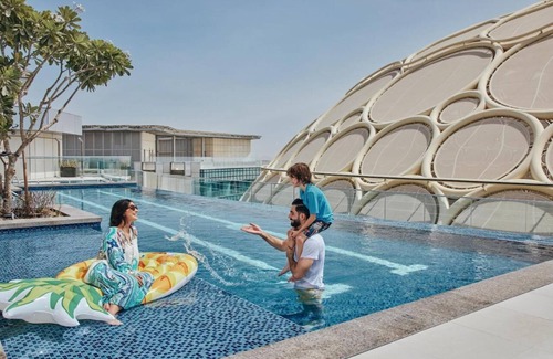 Dubai Casa | King Room Near Expo 2020 By Luxury Bookings Ab