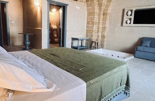Felline Cama Y Desayuno | King Room with Jacuzzi - Charming in Felline - Borgo Don Ciccio