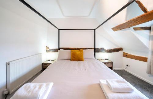 Bulmer Casa | King room with private bathroom in Bulmer Street