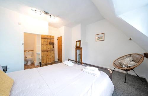 Bulmer Casa | King room with private bathroom in Bulmer Street