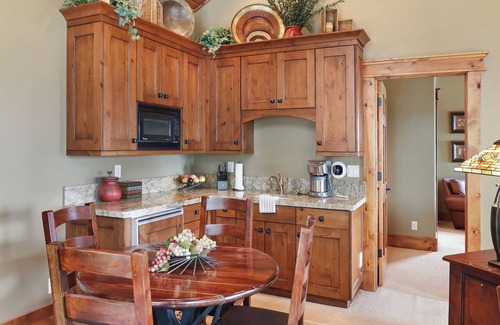 Tamarack Resort Casa | King's Estate - Custom Tamarack Resort - Ski in/out, hot tub, sauna, game rm, walk to village