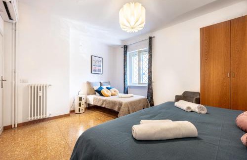 Testaccio Apartamento | King Size Apartment WiFi AIR CONDITIONING TV50 10MIN COLOSSEO-TRASTEVERE