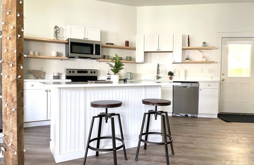 Topsham Apartamento | King size Bed Big Smile Big Sunshine 1st FL Washer&Dryer