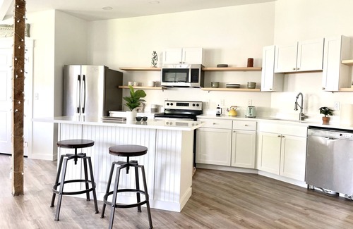Topsham Apartamento | King size Bed Big Smile Big Sunshine 1st FL Washer&Dryer