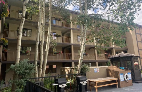 Vail Hotel | King size bed in vail village
