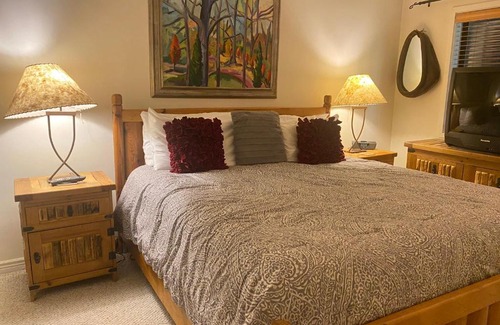 Vail Hotel | King size bed in vail village